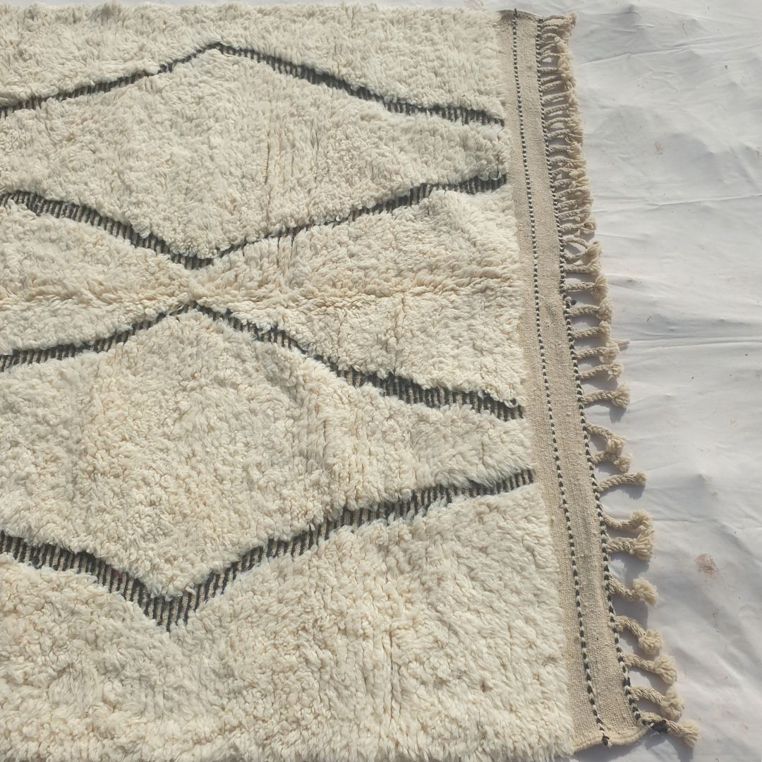 Dowazi - Classic Beni Ourain Diamond Rug with Ivory Field and Charcoal Lattice - Handwoven Berber Carpet | 6'9"x9'5" Ft | 208x289 cm