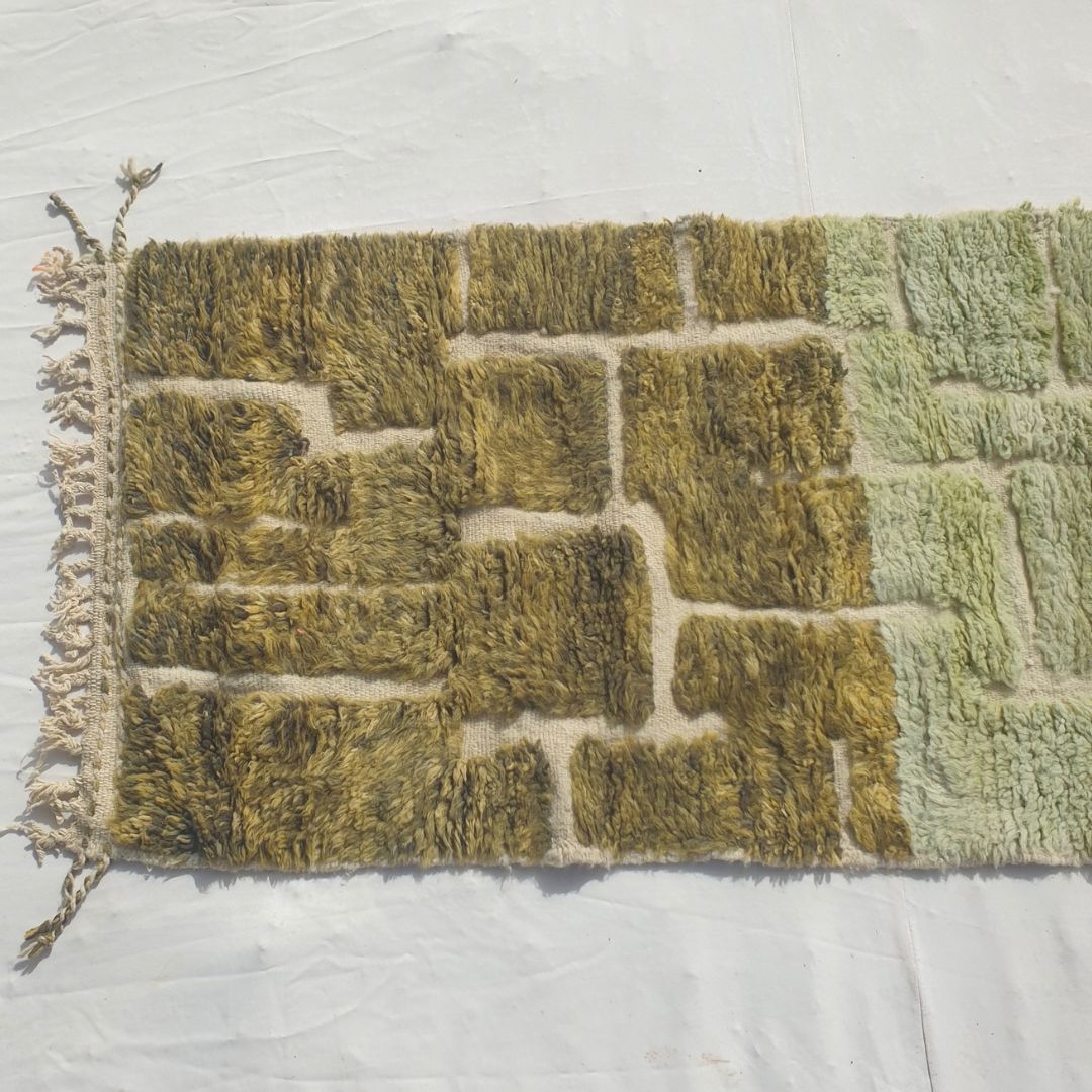 Tomania - Tapis de Couloir Beni Ouarain Vert Olive a la Mosaique de Briques - Tapis Berbere Tisse Main | 84x275 cm