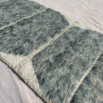 Samfna - Tapis de Couloir Beni Ouarain Gris Sauge aux Carreaux Hexagonaux Empiles sur Fond Creme - Tapis Berbere Tisse Main | 85x304 cm