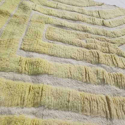 Tahadi - Tapis Beni Ouarain Ombre Vert Jaune au Poil Chevron en Relief sur Fond Creme - Tapis Berbere Tisse Main | 160x232 cm