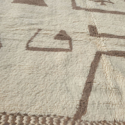 Amzada - Tapis Beni Ouarain avec Champ Ivoire et Symboles Berberes Eparpilles - Tapis Berbere Tisse Main | 207x303 cm