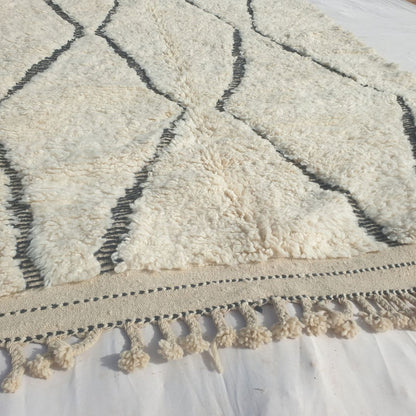 Dowazi - Classic Beni Ourain Diamond Rug with Ivory Field and Charcoal Lattice - Handwoven Berber Carpet | 6'9"x9'5" Ft | 208x289 cm