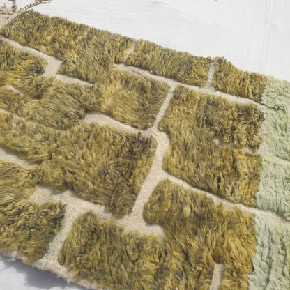 Tomania - Tapis de Couloir Beni Ouarain Vert Olive a la Mosaique de Briques - Tapis Berbere Tisse Main | 84x275 cm
