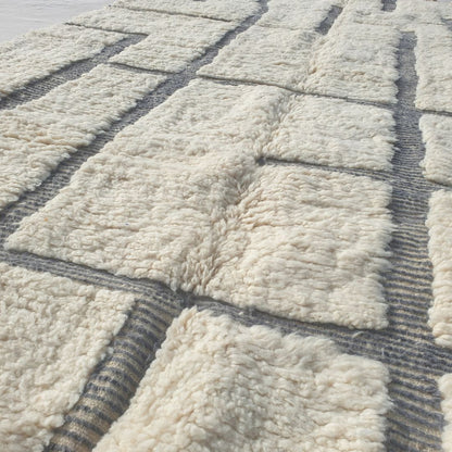 Kenaka - Beni Ourain Rug with Ivory Field and Irregular Gray Maze Line Pattern - Handwoven Berber Carpet | 6'11"x9'11" Ft | 211x303 cm
