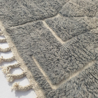 Minayta - Tapis d'Accent Beni Ouarain Gris Taupe avec Art de Ligne Architectural Abstrait - Petit Tapis Berbere Marocain | 100x145 cm