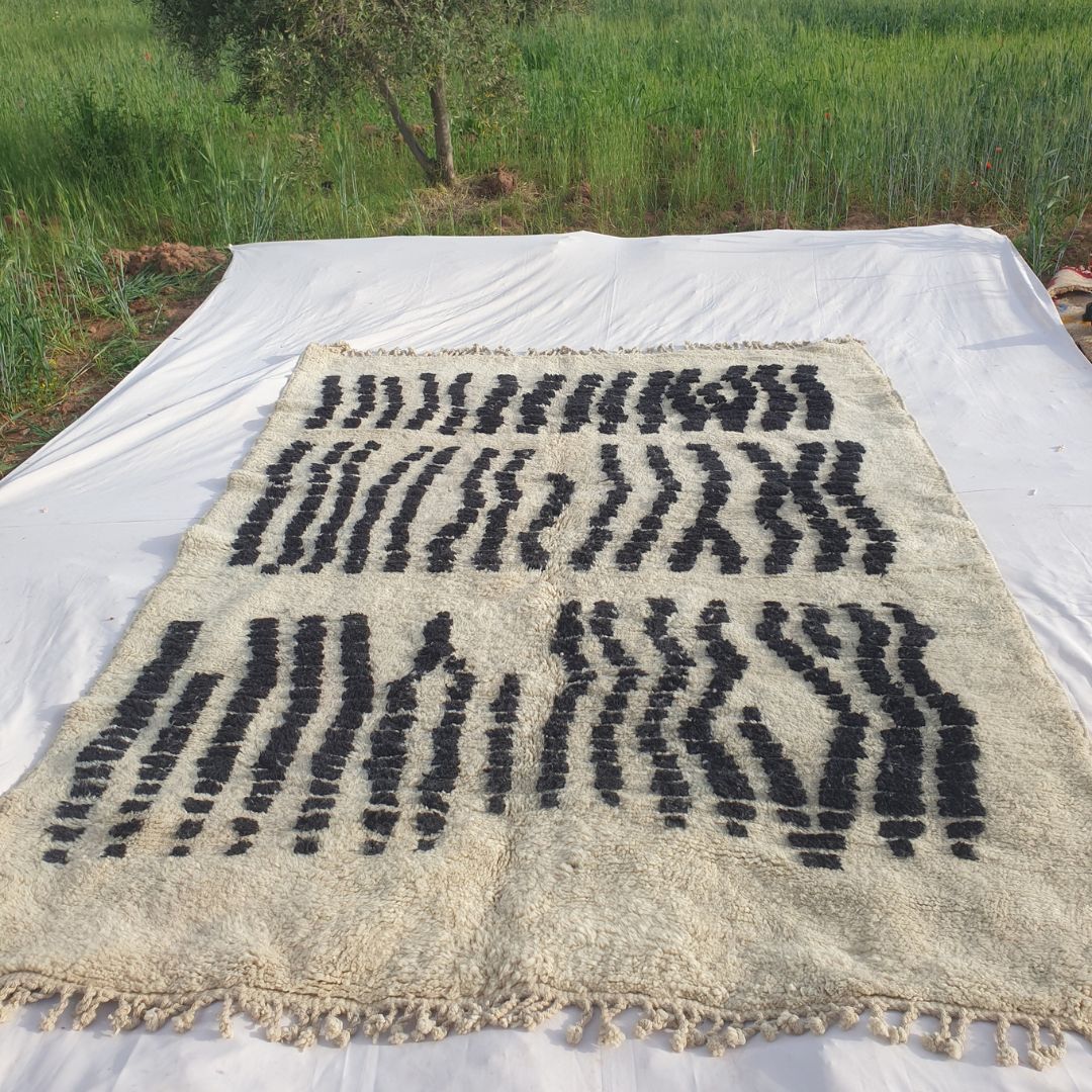 Adwila | Handmade Beni Mrirt Rug 7x10 ft – Plush Black & White Abstract Geometric Moroccan Shag Wool Rug | 7'5"x10'3" Ft | 228x314 cm - OunizZ