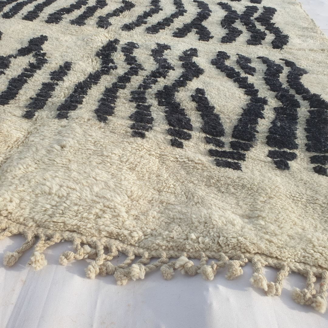Adwila | Handmade Beni Mrirt Rug 7x10 ft – Plush Black & White Abstract Geometric Moroccan Shag Wool Rug | 7'5"x10'3" Ft | 228x314 cm - OunizZ