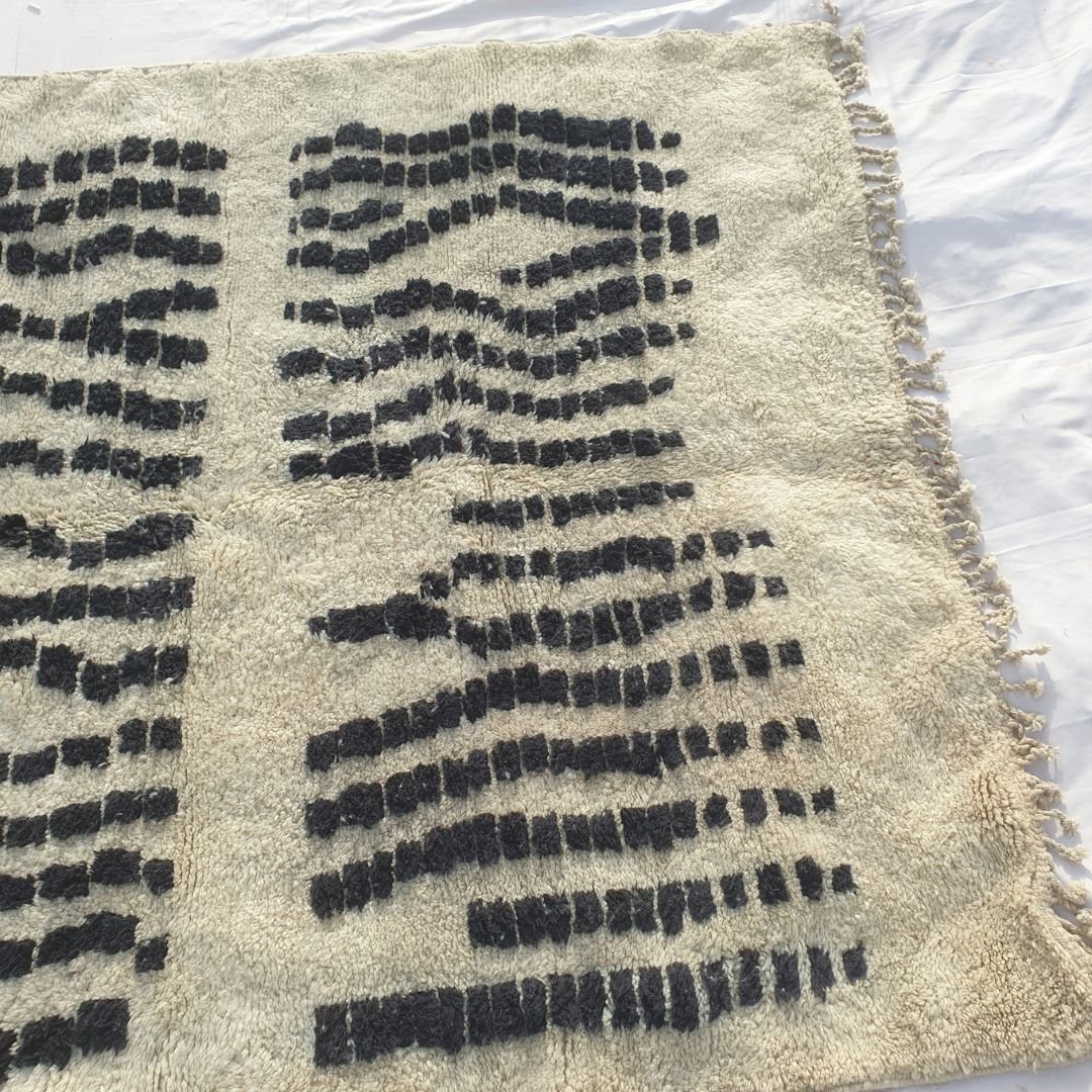 Adwila | Handmade Beni Mrirt Rug 7x10 ft – Plush Black & White Abstract Geometric Moroccan Shag Wool Rug | 7'5"x10'3" Ft | 228x314 cm - OunizZ