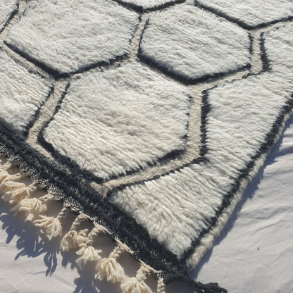 Amssla | Honeycomb 6x9 Black & White Beni Ourain Rug - Plush Berber Wool Shag Carpet | 6'73x9'71 Ft | 205x296 cm - OunizZ