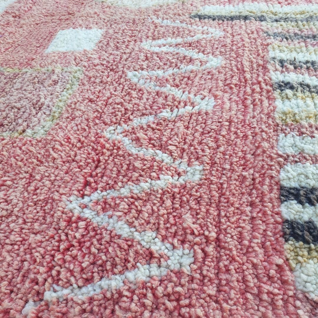 Chalika - Peachy Beige & Red 6x10 Berber Moroccan Rug | Authentic Boujad handmade Moroccan Carpet | 6'75x10'37 Ft | 206x316 cm - OunizZ