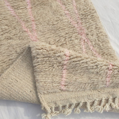 Cotya - Ivory Beni Ourain Runner Rug with Sparse Pink Diagonal Lines - Minimalist Moroccan Berber Hallway Carpet | 2'9"x9'3" Ft | 84x284 cm - OunizZ