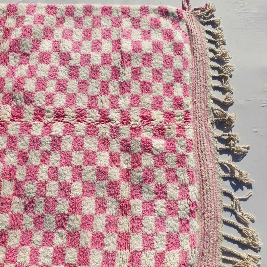 Dama | Pink Checkered Beni Ourain 5x8 Moroccan Rug | 5'58x8'43 Ft | 170x257 cm - OunizZ