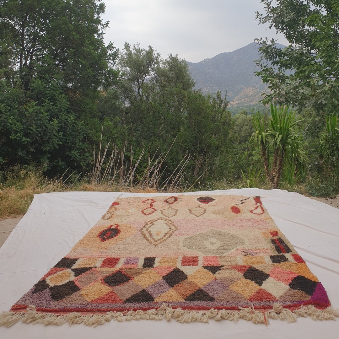 Etza - Peach Moroccan Rug with Dark Harlequin Diamond Border - Handwoven Berber Carpet | 6'6"x10'3" Ft | 198x313 cm - OunizZ