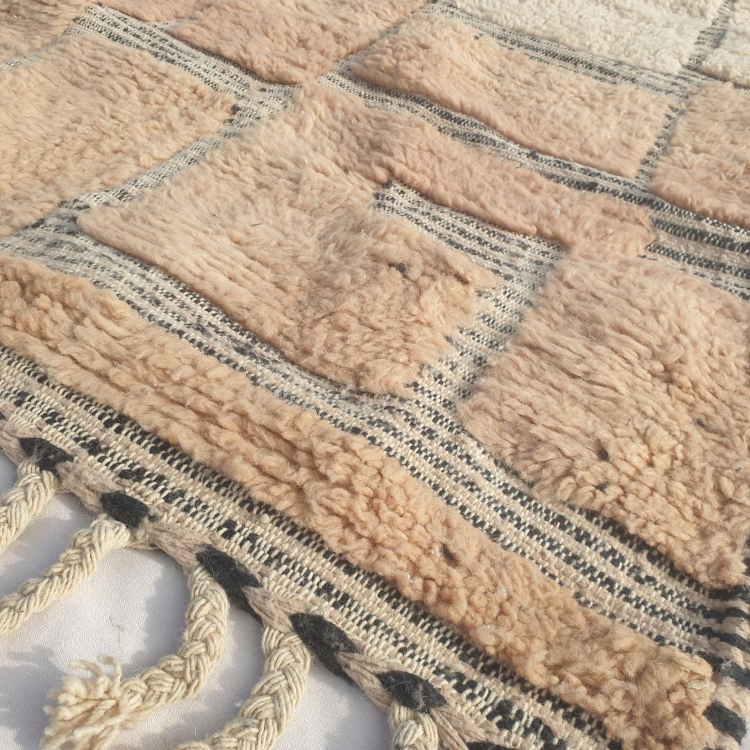 Fareja - Ivory & Blush Beni Ourain Rug - Two-Tone Block Patchwork Moroccan Berber Carpet | 6'5"x9'2" Ft | 196x280 cm - OunizZ