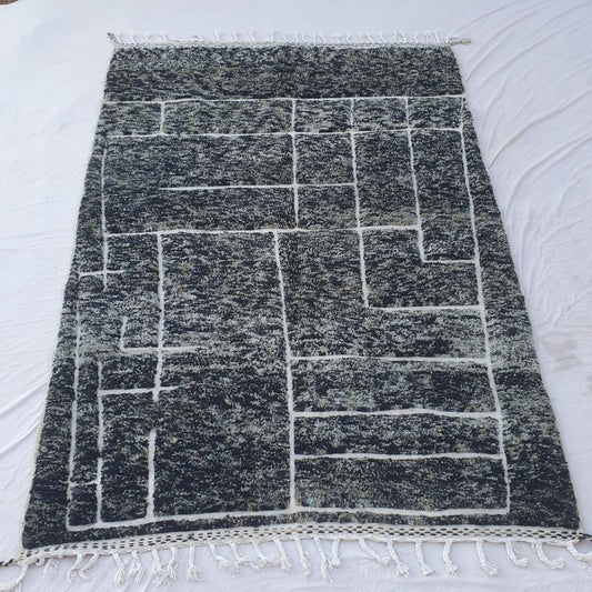 Charcoal black Beni Ourain shag rug 6x9 ft with ivory geometric grid pattern – handwoven Moroccan wool berber carpet