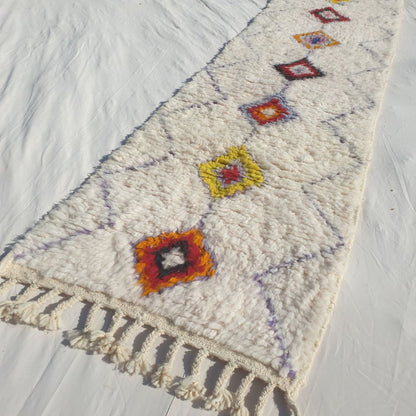 Ghaha - White Beni Ourain Runner Rug - Warm Multicolor Solid Diamond on Lattice Moroccan Berber Hallway Carpet | 2'3"×9'6" Ft | 69×290 cm - OunizZ