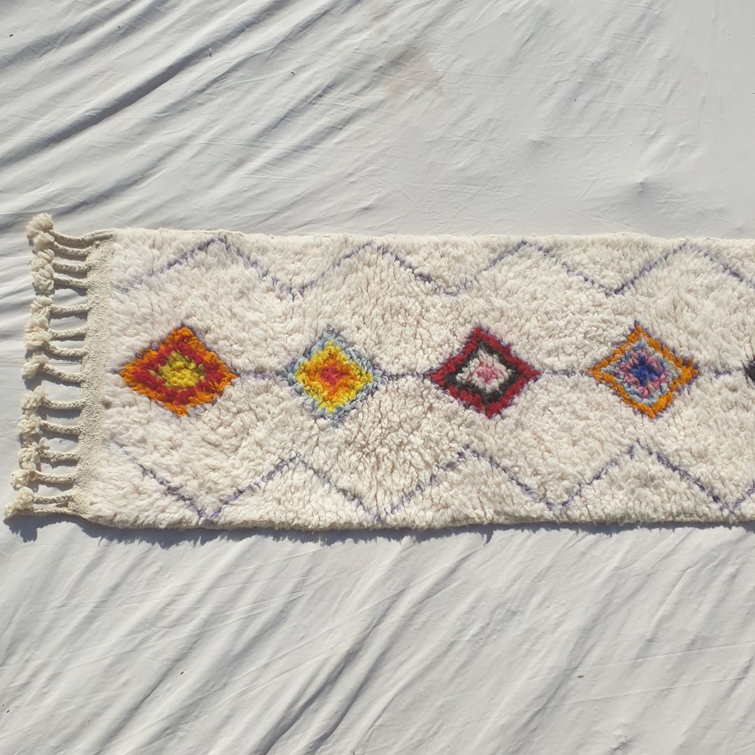 Ghaha - White Beni Ourain Runner Rug - Warm Multicolor Solid Diamond on Lattice Moroccan Berber Hallway Carpet | 2'3"×9'6" Ft | 69×290 cm - OunizZ