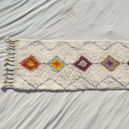 Ghaha - White Beni Ourain Runner Rug - Warm Multicolor Solid Diamond on Lattice Moroccan Berber Hallway Carpet | 2'3"×9'6" Ft | 69×290 cm - OunizZ