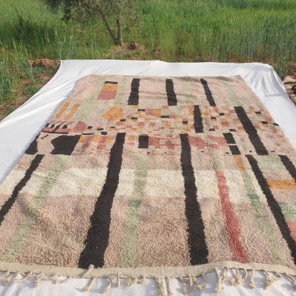 Hmana - Handmade Boujad Rug 9x13 ft – Pastel Pink Beige Black Abstract Geometric Moroccan Wool Carpet | 9'6"x13'9" Ft | 290x421 cm - OunizZ