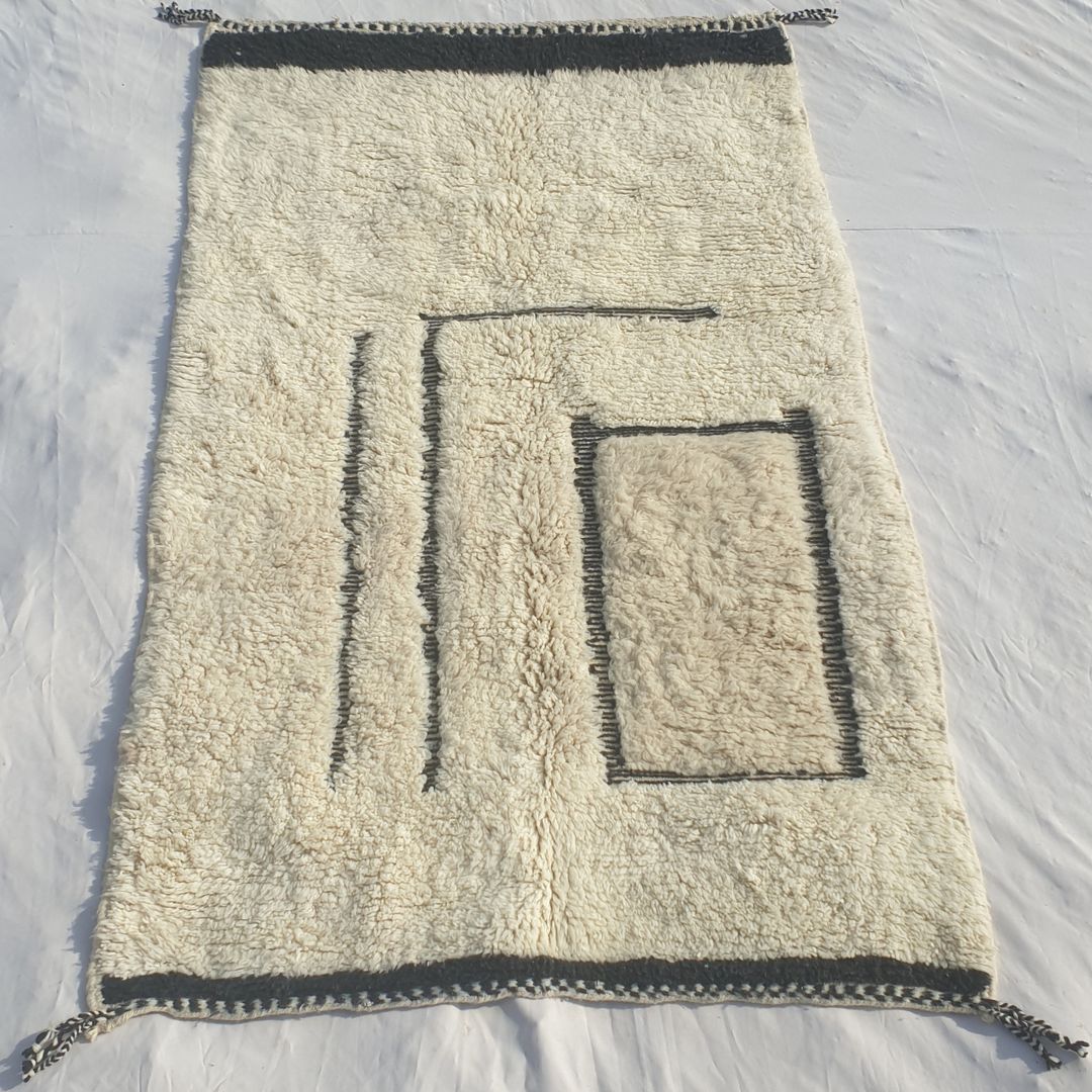 Authentic Beni Ourain Moroccan rug 154x264 cm laid flat - white ivory natural wool base with a bold asymmetric black line art composition: two vertical lines left, rectangle outline lower right, solid black border stripes at both ends, handwoven in Morocco by Beni Ourain Berber women