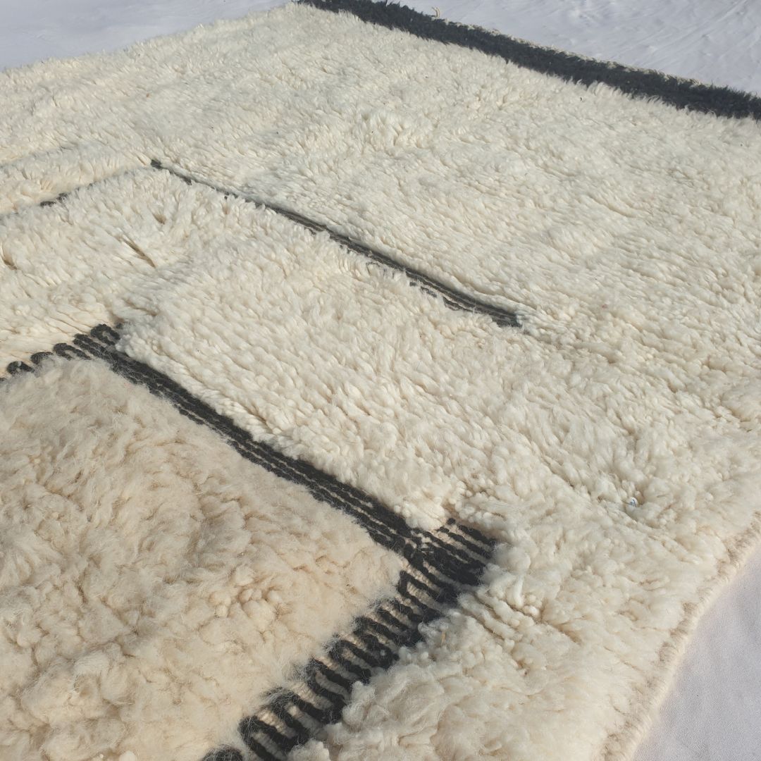 Kabna - Black & White Beni Ourain Rug - Minimalist Abstract Line Art Moroccan Berber Carpet | 5'x8'8" Ft | 154x264 cm - OunizZ