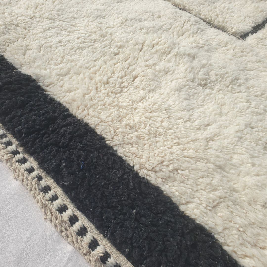Kabna - Black & White Beni Ourain Rug - Minimalist Abstract Line Art Moroccan Berber Carpet | 5'x8'8" Ft | 154x264 cm - OunizZ