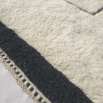 Kabna - Black & White Beni Ourain Rug - Minimalist Abstract Line Art Moroccan Berber Carpet | 5'x8'8" Ft | 154x264 cm - OunizZ