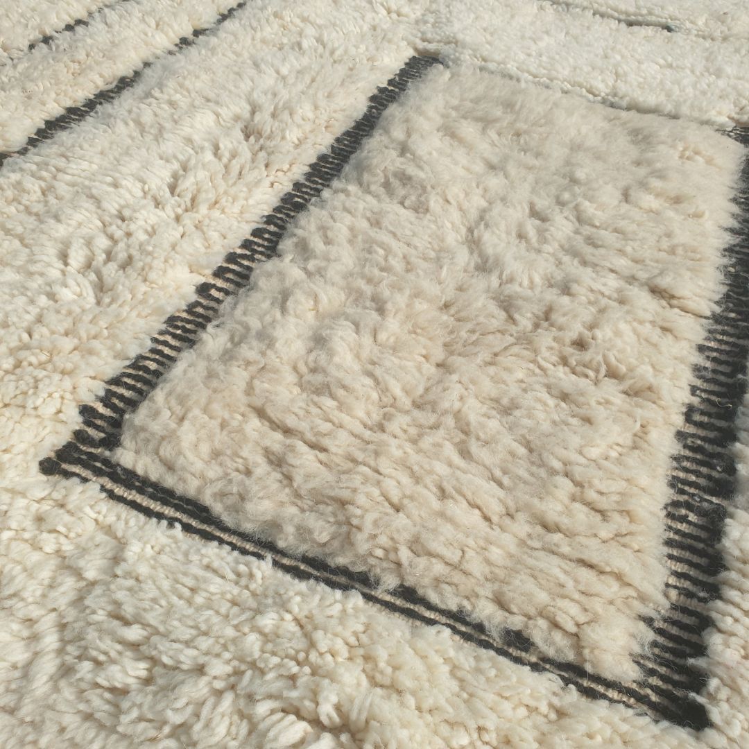 Kabna - Black & White Beni Ourain Rug - Minimalist Abstract Line Art Moroccan Berber Carpet | 5'x8'8" Ft | 154x264 cm - OunizZ