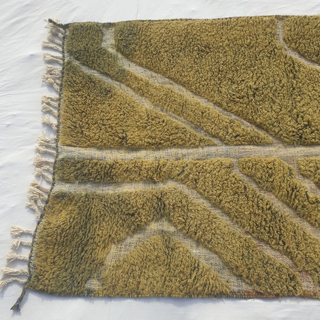 Kwata - Olive Green Beni Ourain Rug - Abstract Organic Branching Line Moroccan Berber Carpet | 5'x7'11" Ft | 153x242 cm - OunizZ