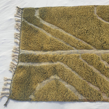 Kwata - Olive Green Beni Ourain Rug - Abstract Organic Branching Line Moroccan Berber Carpet | 5'x7'11" Ft | 153x242 cm - OunizZ