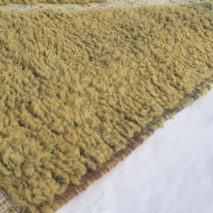 Kwata - Olive Green Beni Ourain Rug - Abstract Organic Branching Line Moroccan Berber Carpet | 5'x7'11" Ft | 153x242 cm - OunizZ