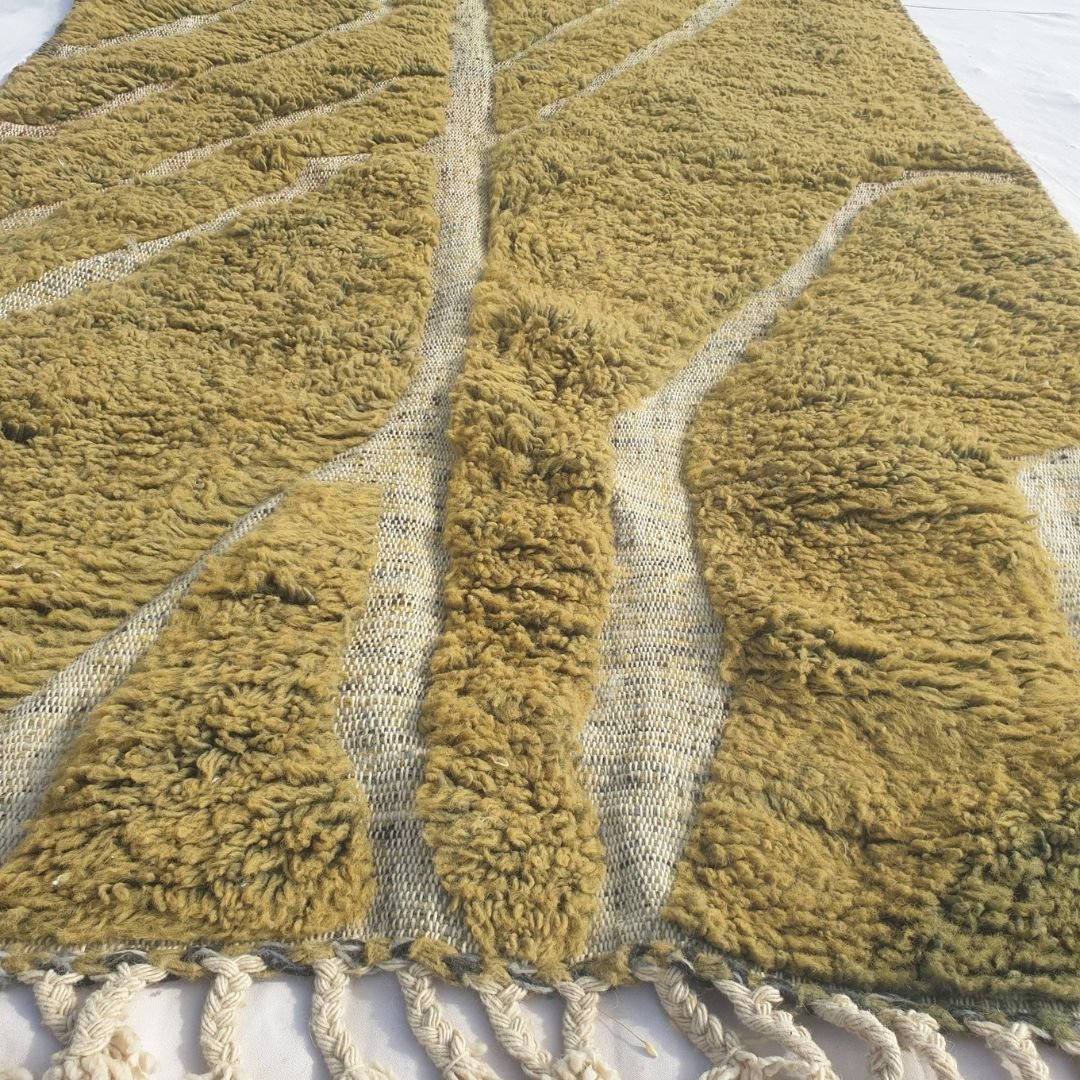 Kwata - Olive Green Beni Ourain Rug - Abstract Organic Branching Line Moroccan Berber Carpet | 5'x7'11" Ft | 153x242 cm - OunizZ
