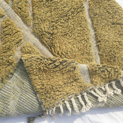 Kwata - Olive Green Beni Ourain Rug - Abstract Organic Branching Line Moroccan Berber Carpet | 5'x7'11" Ft | 153x242 cm - OunizZ