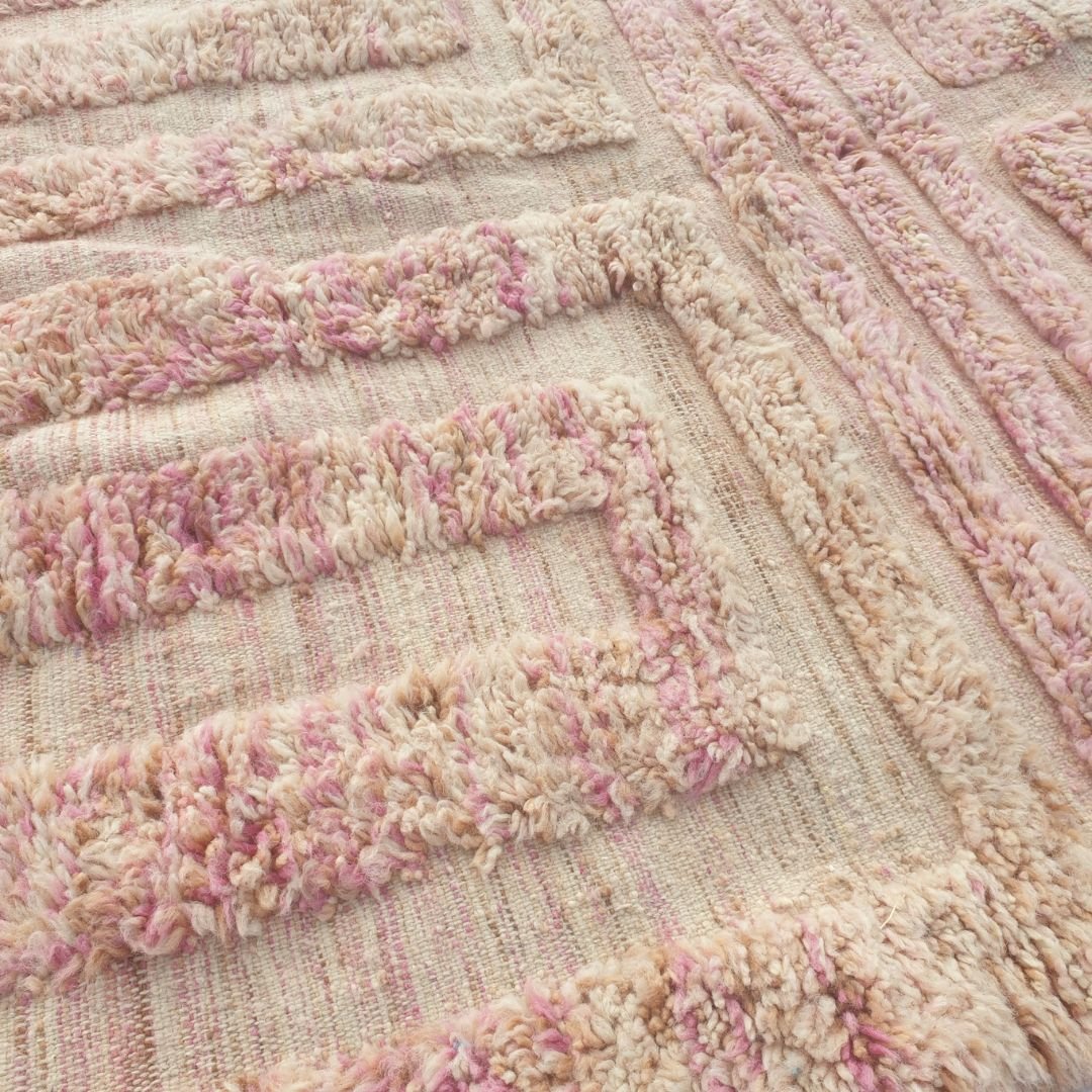 Nayra - Dusty Rose Pink Beni Ourain Rug - Geometric Maze Rectangular Key Pattern Moroccan Berber Carpet | 4'10"x7'9" Ft | 148x237 cm - OunizZ
