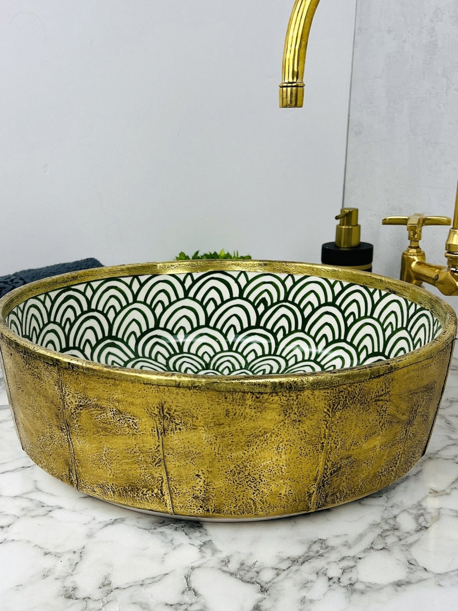 Ouezzane - Green Round Bathroom Sink Wrapped With Brass – Elegant, Handmade, Customizable, and Lead - Free - (ETMMT) - OunizZ