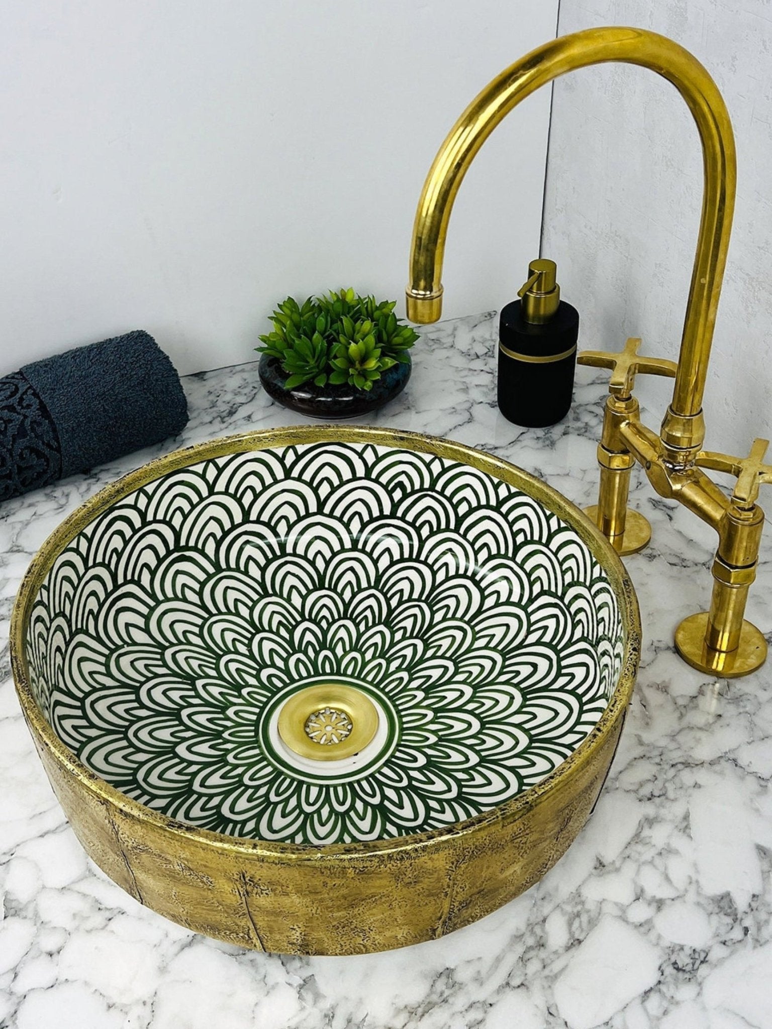 Ouezzane - Green Round Bathroom Sink Wrapped With Brass – Elegant, Handmade, Customizable, and Lead - Free - (ETMMT) - OunizZ