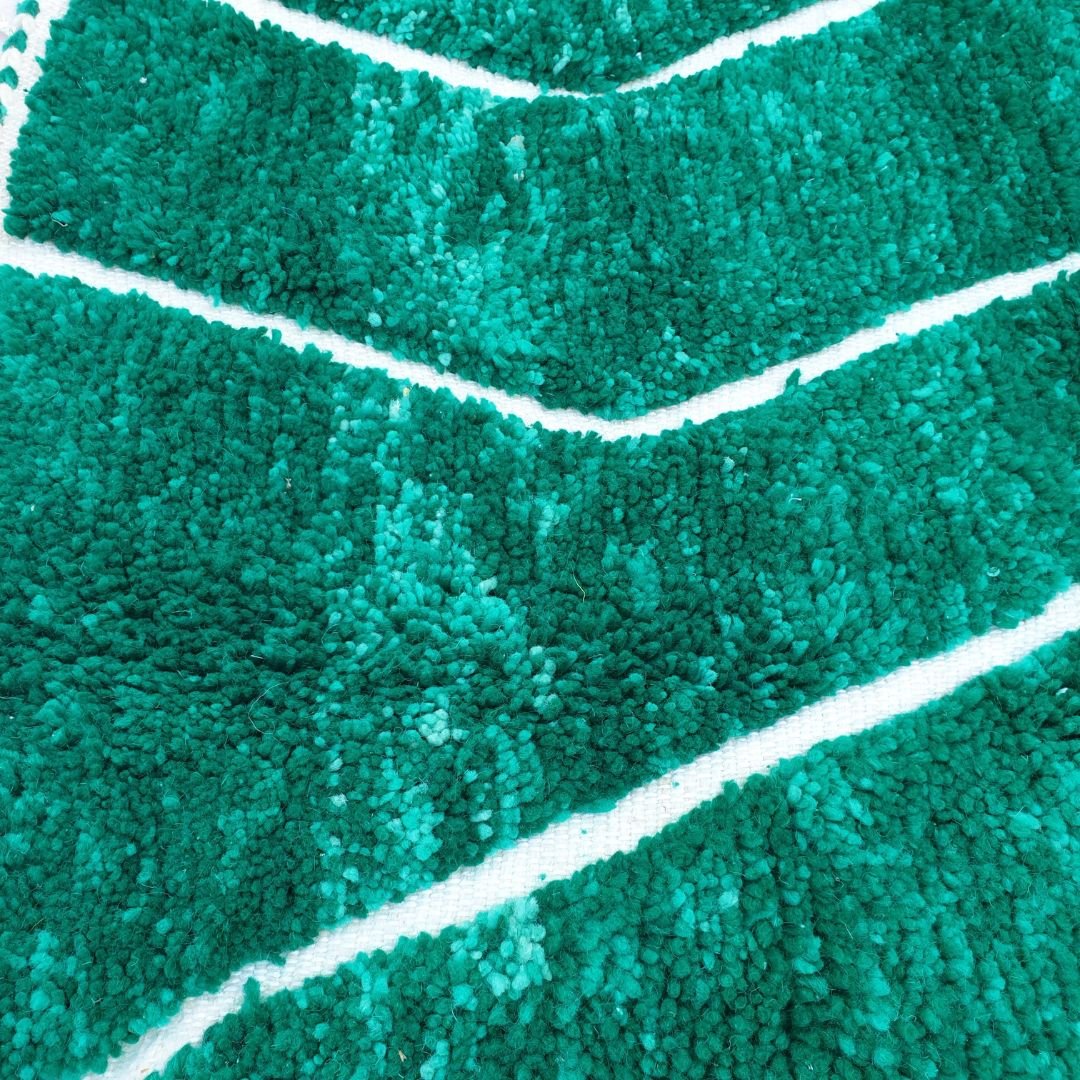 Sabila | Green Moroccan Rug 5x8 Soft Authentic Beni Ourain | 5'25x8'23 Ft | 160x251 cm - OunizZ