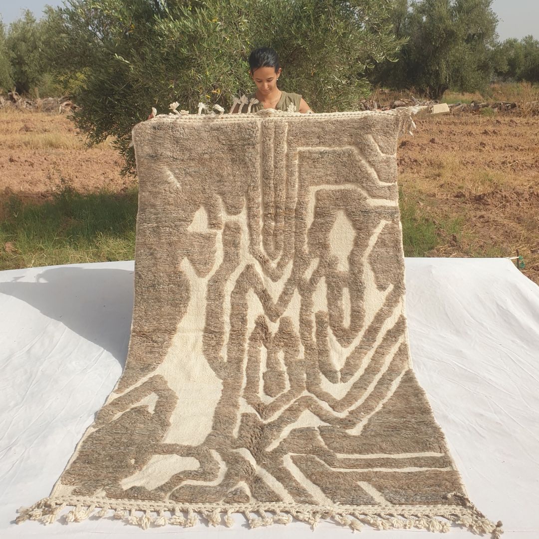 Shakla - Taupe Labyrinth Beni Ourain Rug with Sculpted Pile on Cream - Handwoven Berber Carpet | 5'x8'6" Ft | 153x259 cm - OunizZ