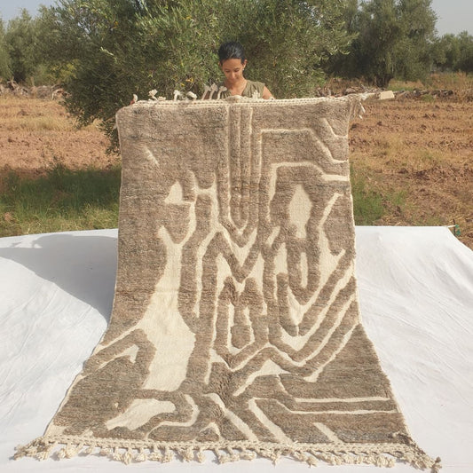 Shakla - Taupe Labyrinth Beni Ourain Rug with Sculpted Pile on Cream - Handwoven Berber Carpet | 5'x8'6" Ft | 153x259 cm - OunizZ