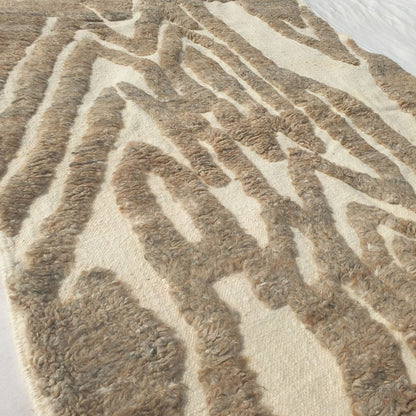 Shakla - Taupe Labyrinth Beni Ourain Rug with Sculpted Pile on Cream - Handwoven Berber Carpet | 5'x8'6" Ft | 153x259 cm - OunizZ