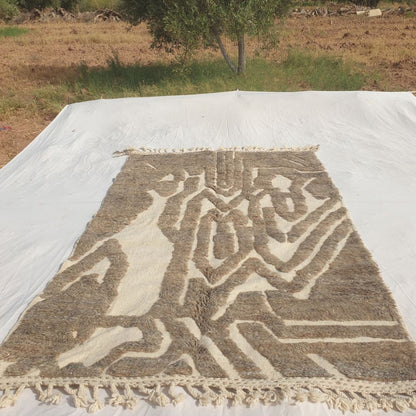 Shakla - Taupe Labyrinth Beni Ourain Rug with Sculpted Pile on Cream - Handwoven Berber Carpet | 5'x8'6" Ft | 153x259 cm - OunizZ