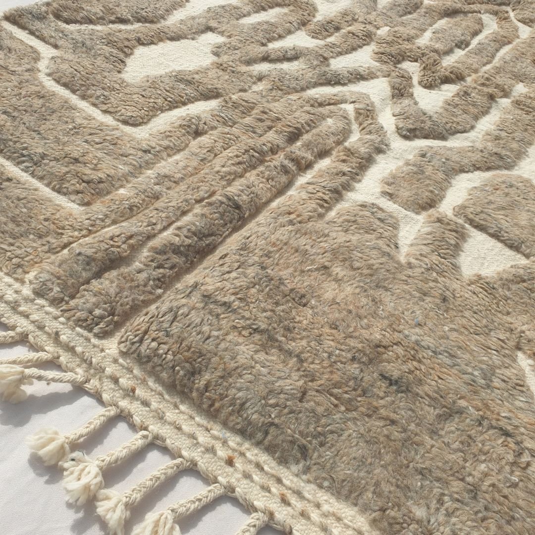 Shakla - Taupe Labyrinth Beni Ourain Rug with Sculpted Pile on Cream - Handwoven Berber Carpet | 5'x8'6" Ft | 153x259 cm - OunizZ
