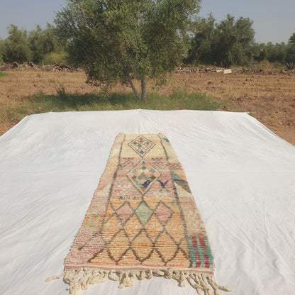 Skhala - Cream Moroccan Runner Rug with an Airy Pastel Diamond Lattice and Small Hand-Drawn Motifs - Handwoven Berber Carpet | 2'6"x9'10" Ft | 77x300 cm - OunizZ