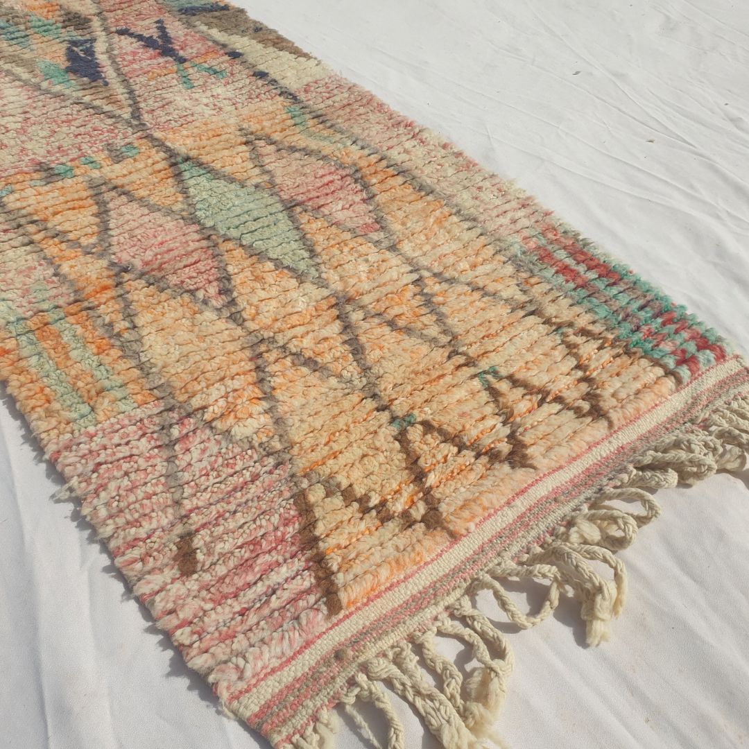 Skhala - Cream Moroccan Runner Rug with an Airy Pastel Diamond Lattice and Small Hand-Drawn Motifs - Handwoven Berber Carpet | 2'6"x9'10" Ft | 77x300 cm - OunizZ