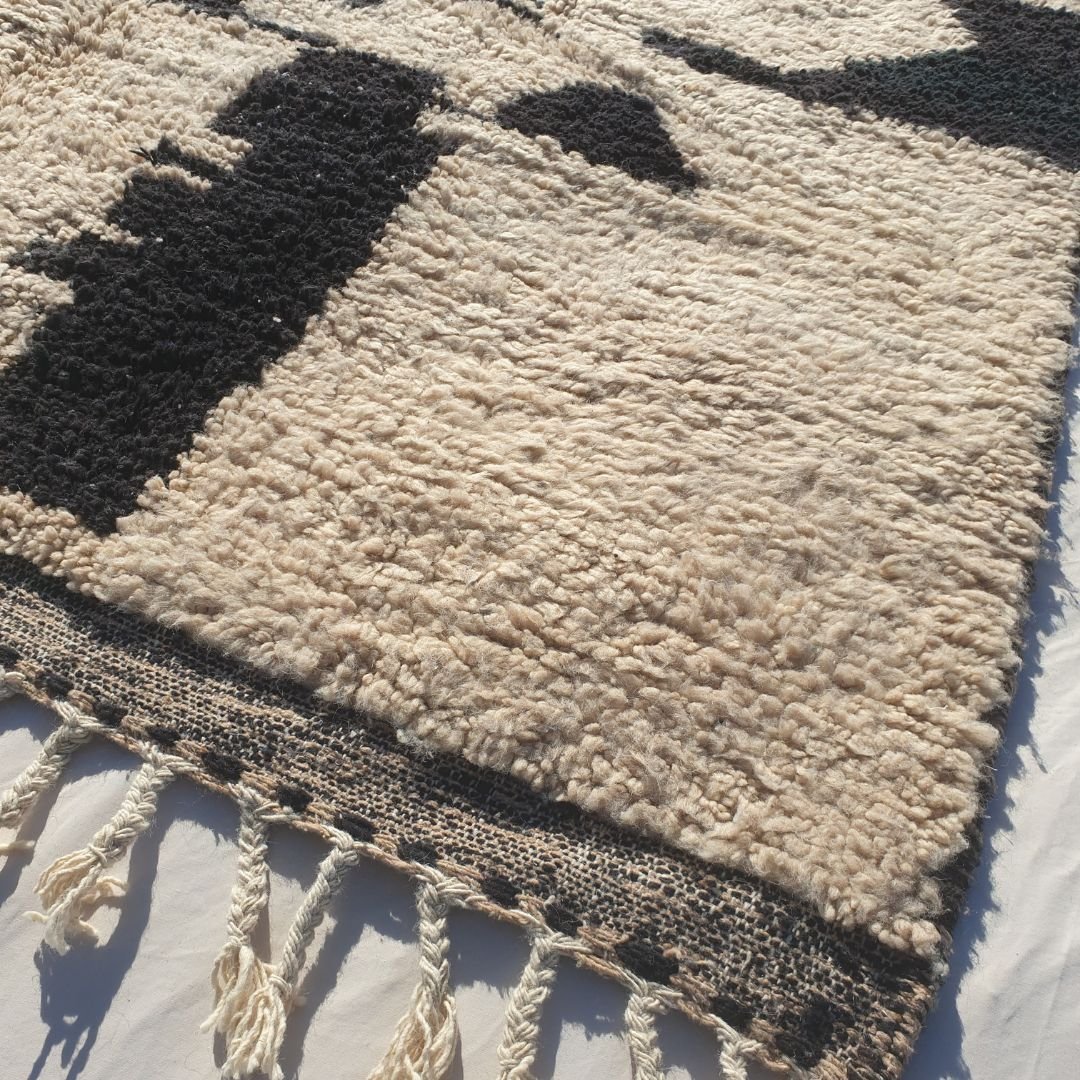 Slamta | Abstract Tribal 7x9 Black & Ivory Beni Ourain Rug - Plush Berber Wool Shag Carpet | 6'96x9'09 Ft | 212x277 cm - OunizZ