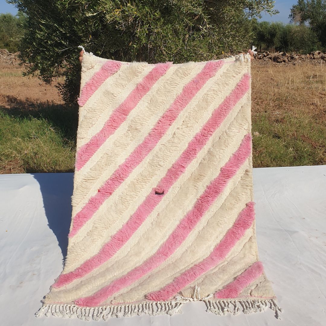 Tiwla | White & Pink Moroccan Rug 3x5 Beni Ourain Ultra Soft | 3'74x5'51 Ft | 114x168 cm - OunizZ