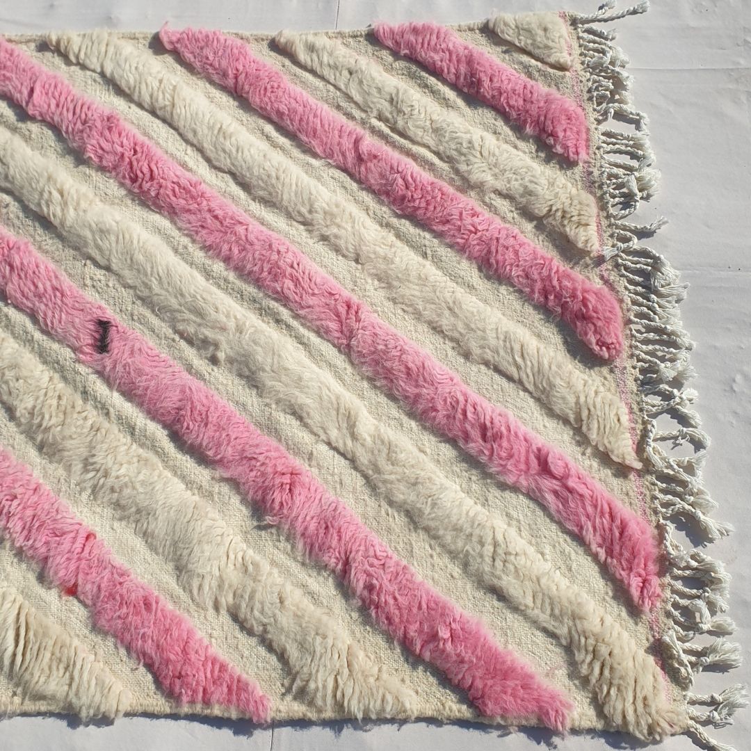 Tiwla | White & Pink Moroccan Rug 3x5 Beni Ourain Ultra Soft | 3'74x5'51 Ft | 114x168 cm - OunizZ