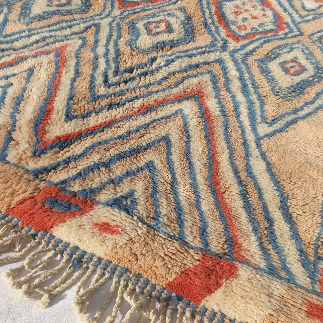 Vinia - Handmade Beni Mrirt Rug 5x7 ft – Plush Geometric Diamond Moroccan Shag Wool Rug | 5'3"x7'8" - 161x235 cm - OunizZ