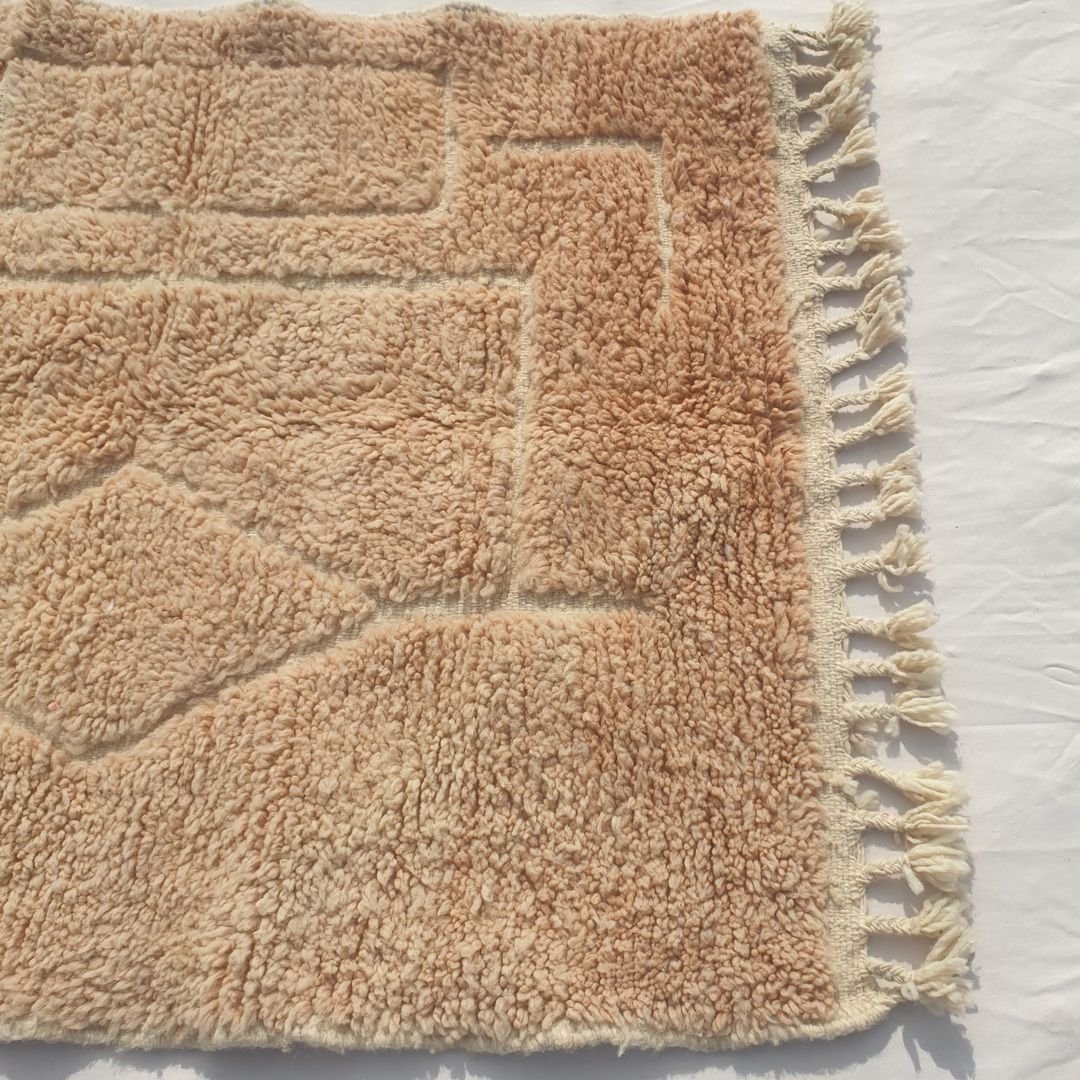 Wynona - Beige Beni Ourain Accent Rug with Carved Diamond and Rectangular Relief - Small Moroccan Berber Carpet | 3'5"x4'9" Ft | 104x144 cm - OunizZ