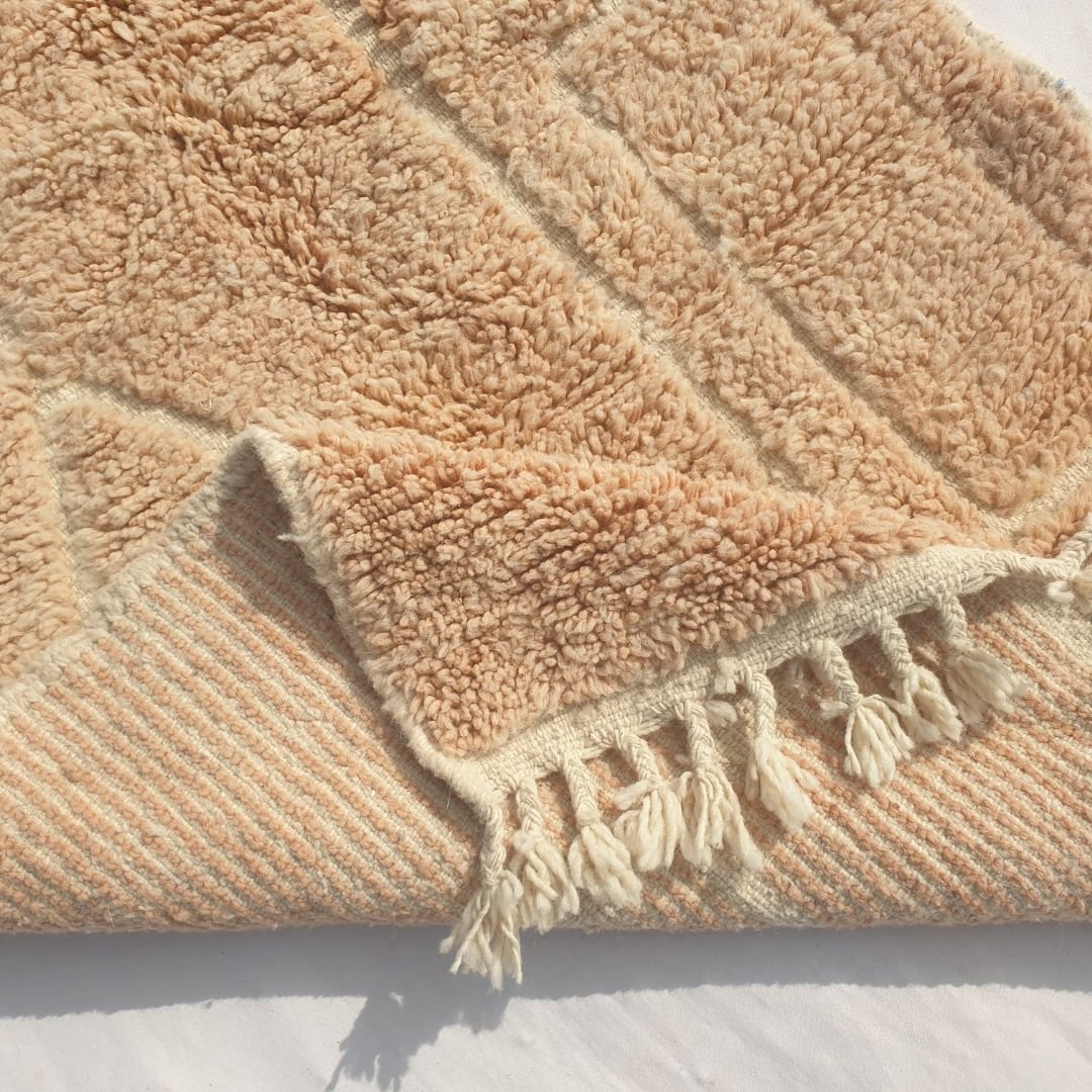Wynona - Beige Beni Ourain Accent Rug with Carved Diamond and Rectangular Relief - Small Moroccan Berber Carpet | 3'5"x4'9" Ft | 104x144 cm - OunizZ